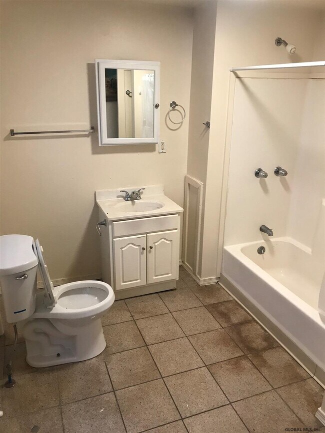 Building Photo - 84 Main St