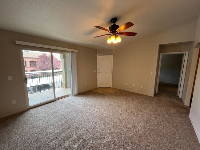 Building Photo - Large, Downstairs 2x2 Condo at Silver Cree...
