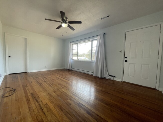 Building Photo - 1920 Charlton Dr