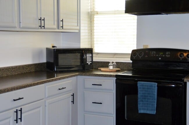 Building Photo - 32 Wilson Ave