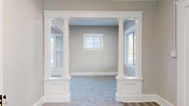 Building Photo - 3915 Hyde Ave