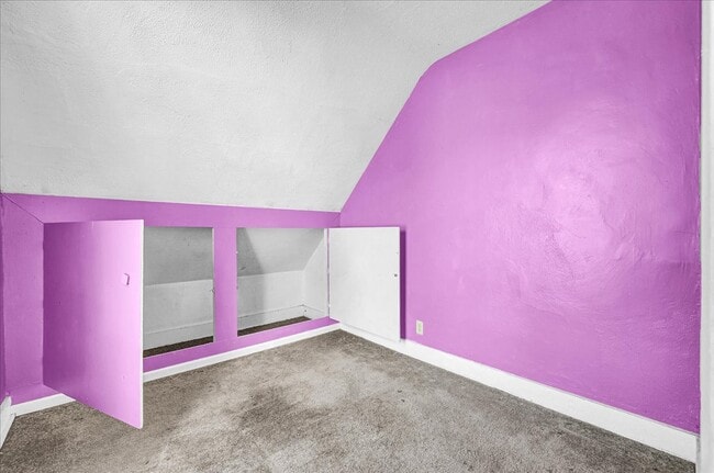 Building Photo - 102 N Cedar Ave