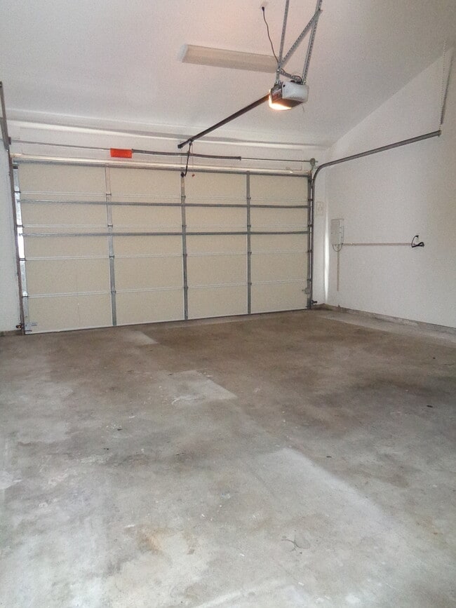 Building Photo - Three-story downtown home two blocks from ...