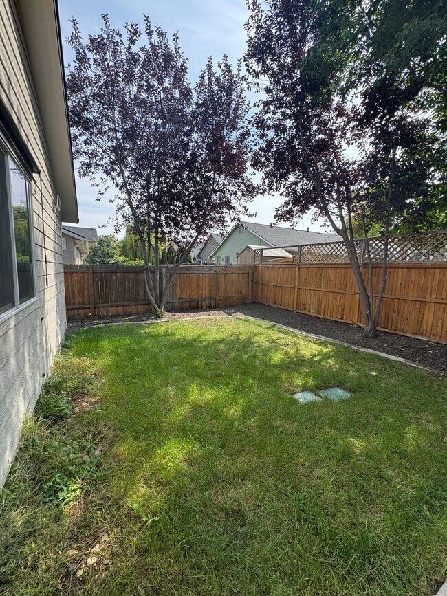 Building Photo - Single level floorplan in desirable Boise neighborhood