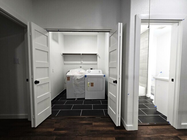 Building Photo - 14811 Wallach Dr