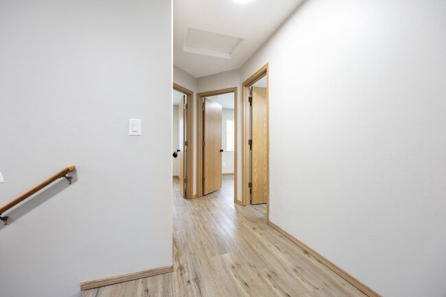 Building Photo - 4Bed/2.5 Bath available in SE Portland