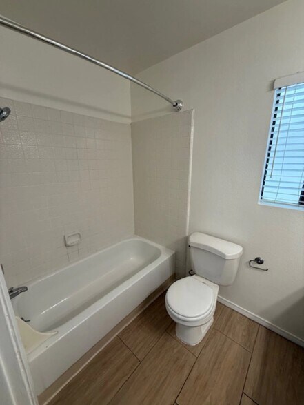Building Photo - 408 N Venice Blvd