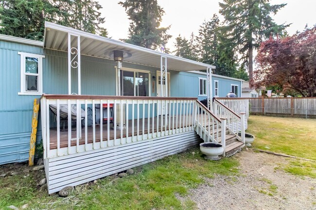 Building Photo - Updated 2 bedroom manufactured home on large corner lot