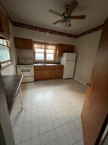 Building Photo - 304 Betty St