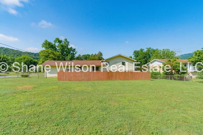 Building Photo - "Charming 4-Bedroom Home in Chattanooga wi...