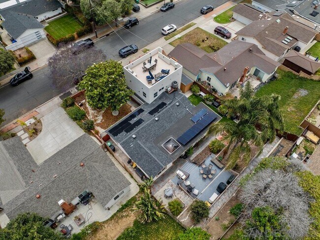 Building Photo - 5050 Gardena Ave