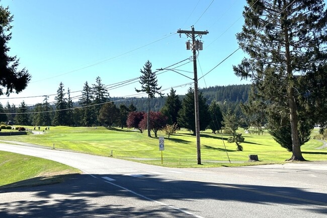 Building Photo - Beautiful Rambler in Gated Camaloch Golf c...