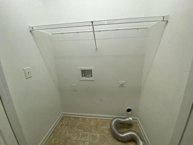 Building Photo - Beautiful three bedroom two bathroom house...