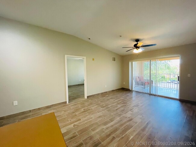 Building Photo - 161 SW Palm Dr