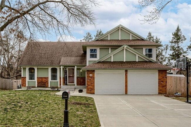 Primary Photo - {8615} Remodeled w/ Updated Kitchen + New ...