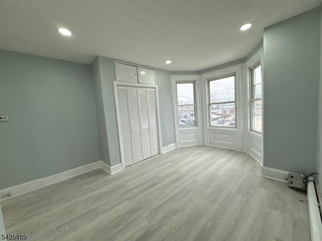 Building Photo - 437 Morrissee Ave