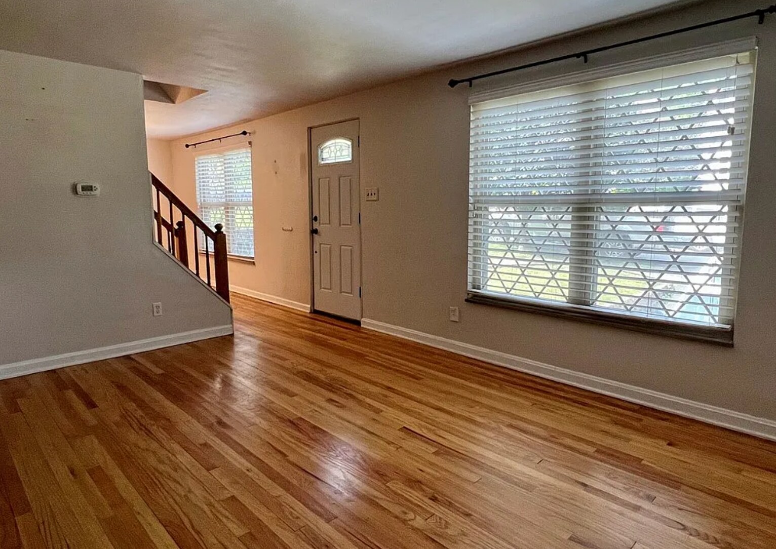 Building Photo - 716 Vallevista Ave