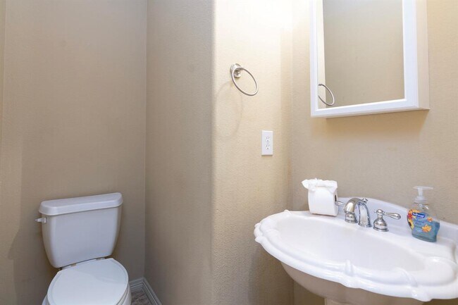 Building Photo - 62 S Longsford Cir