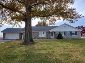 Building Photo - 502 W Newport Rd