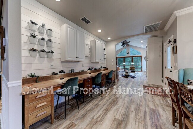 Building Photo - 28035 Delafield Dr