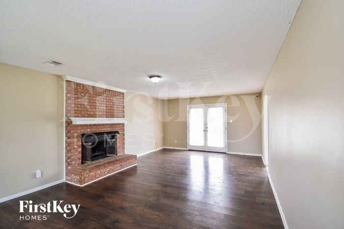 Building Photo - 3734 Oakmoor Cir E