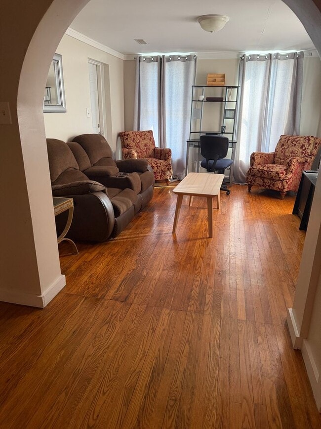 Building Photo - 602 N 6th St