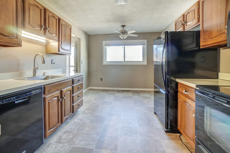 Building Photo - 165 Pheasant Ln
