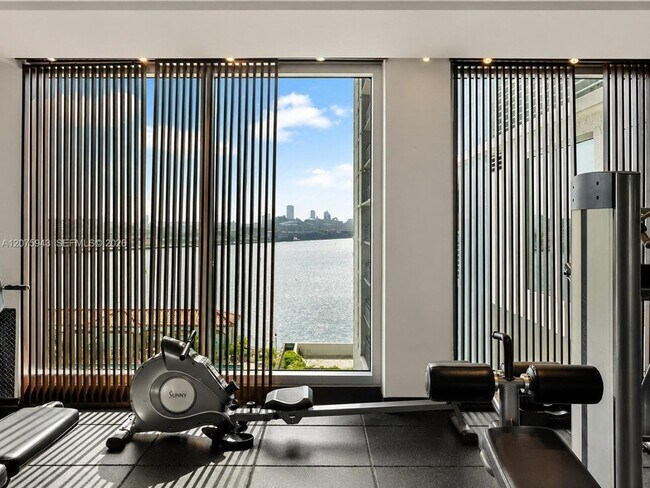 Building Photo - 335 S Biscayne Blvd