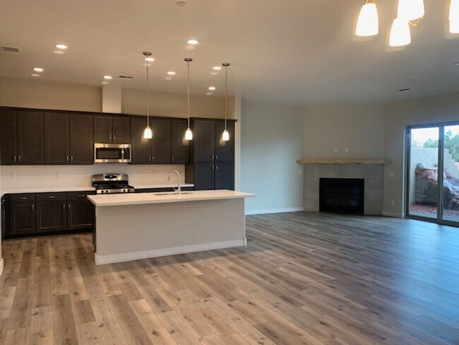 Building Photo - 3910 Positano Pl