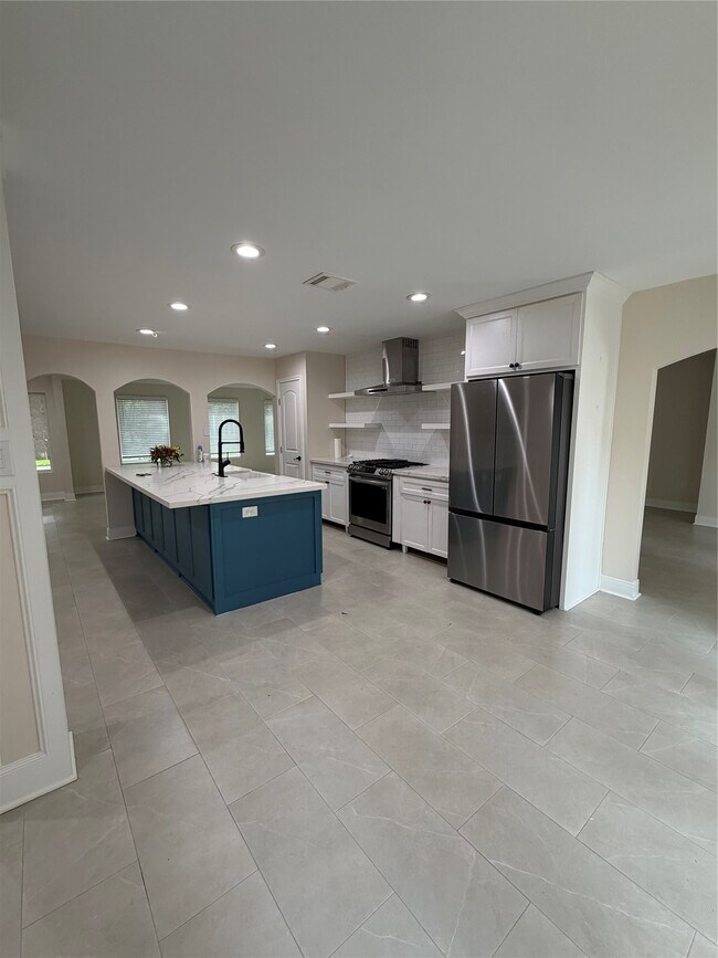 Building Photo - 2 Bayleaf Ln