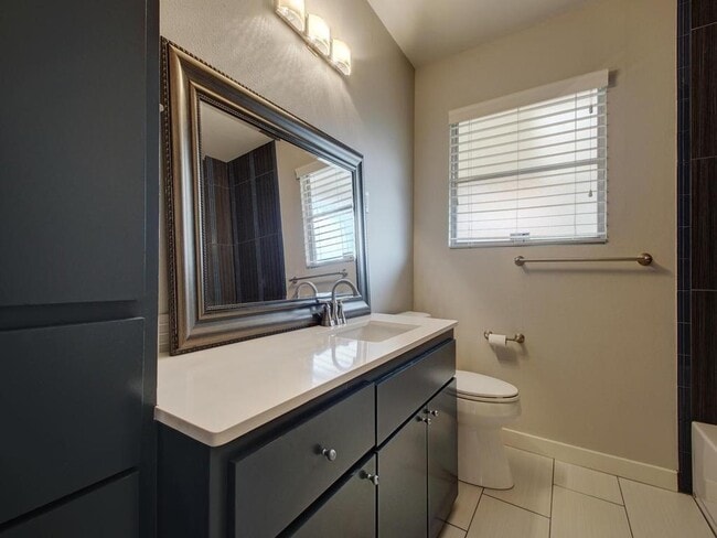 Building Photo - 1110 Fieldcrest Dr