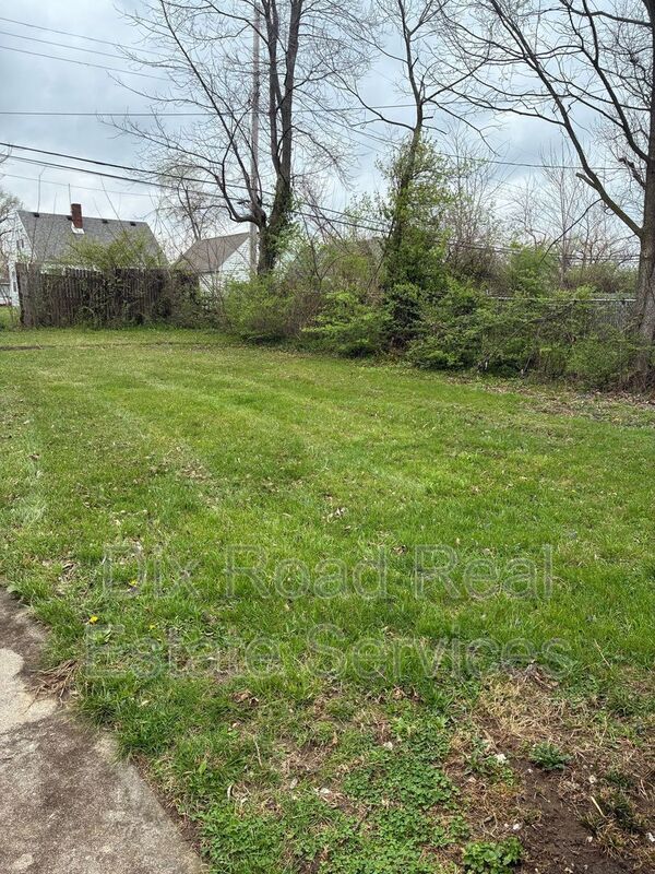 Building Photo - 729 Cleverly Rd