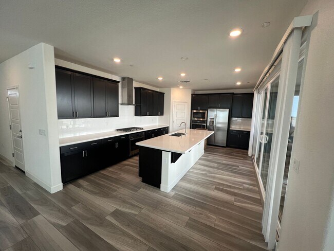 Building Photo - Beautiful Northlake Property Next to Park