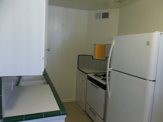 Building Photo - 1 Bedroom 1 Bath