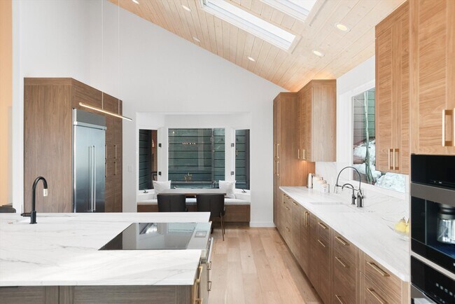 Building Photo - 18 Edgewood Ln