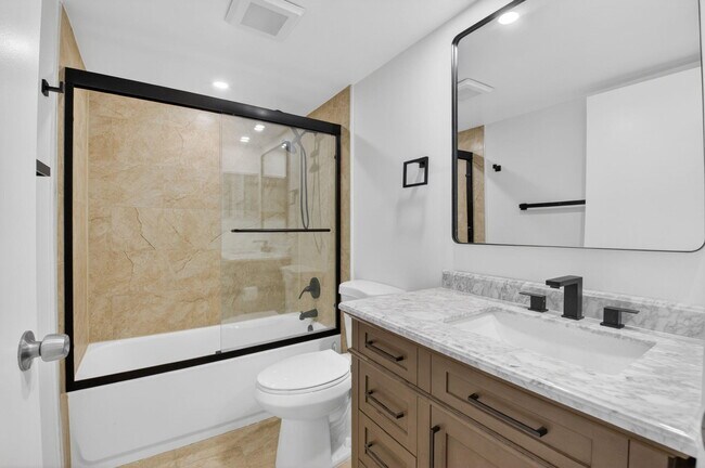 Building Photo - 6649 Somerset Dr