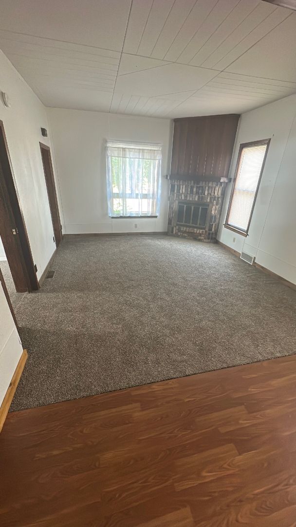 Building Photo - 3 Bedrooms, 1 Bathroom & w/upper loft Single Family with Garage - Staples