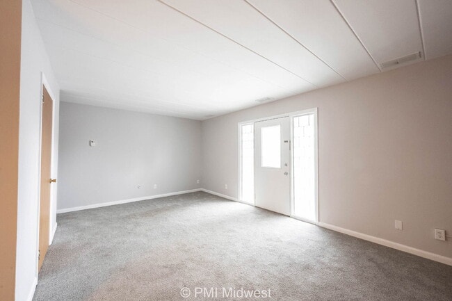 Building Photo - "Charming 1-Bedroom Retreat in Shelbyville – 690 Sq. Ft. of Cozy Living!"