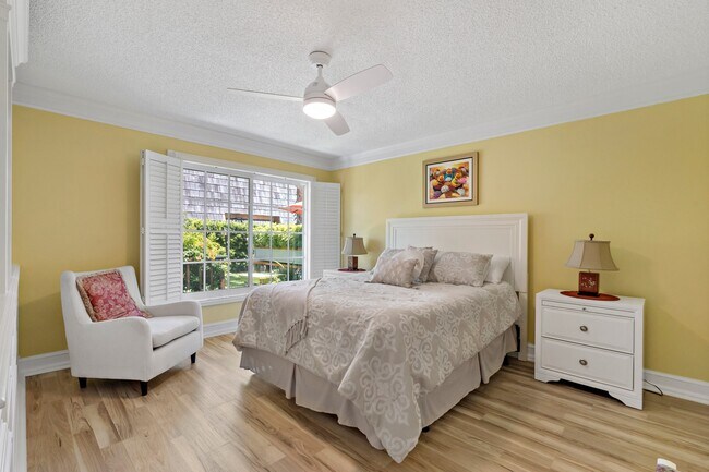 Building Photo - 470 9th Pl