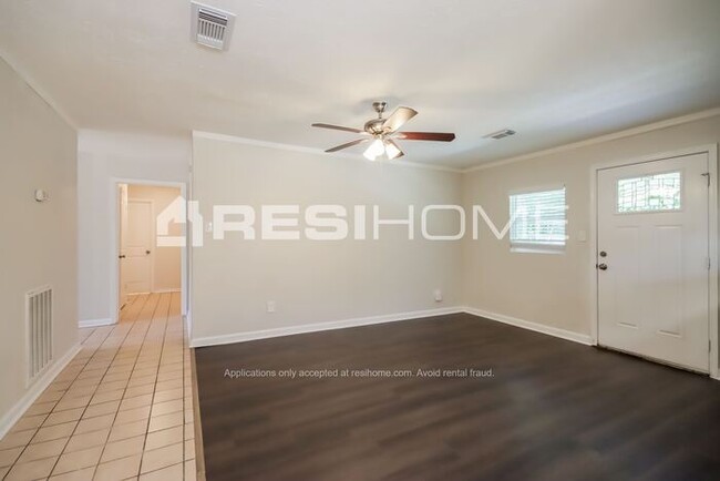 Building Photo - 7127 Kings Dr