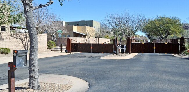 Building Photo - 381 E Calderwood Rd
