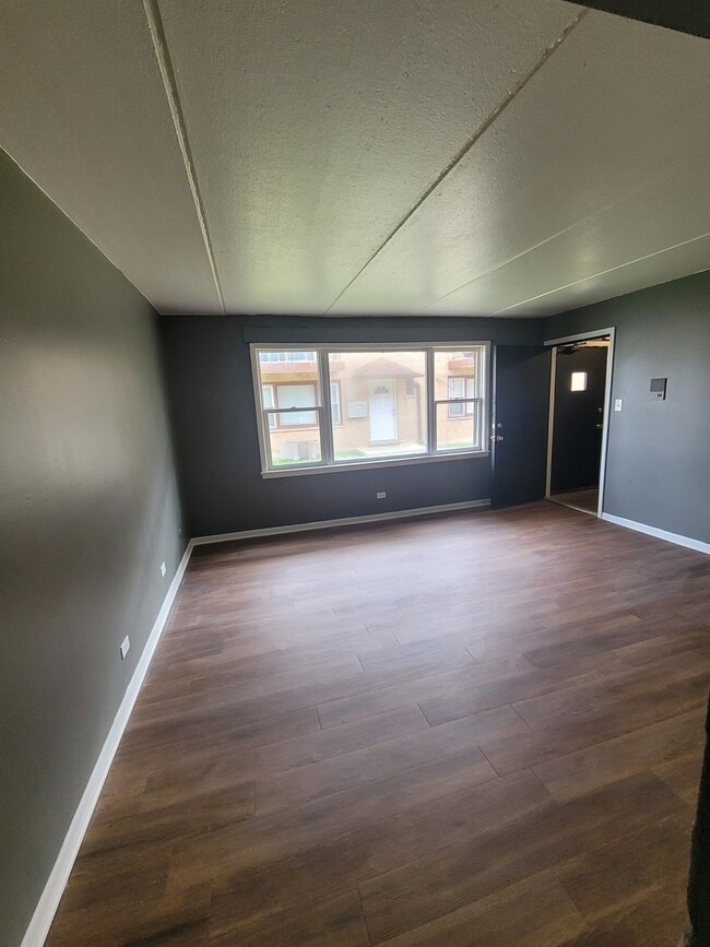 Building Photo - 14521 Richmond Ave