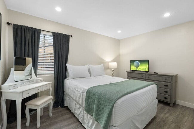 Building Photo - 14410 North 42nd Pl