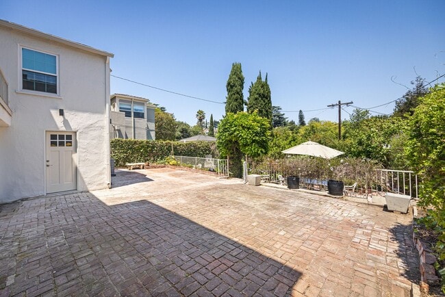 Building Photo - Stunning, remodeled rental in Historic Fra...