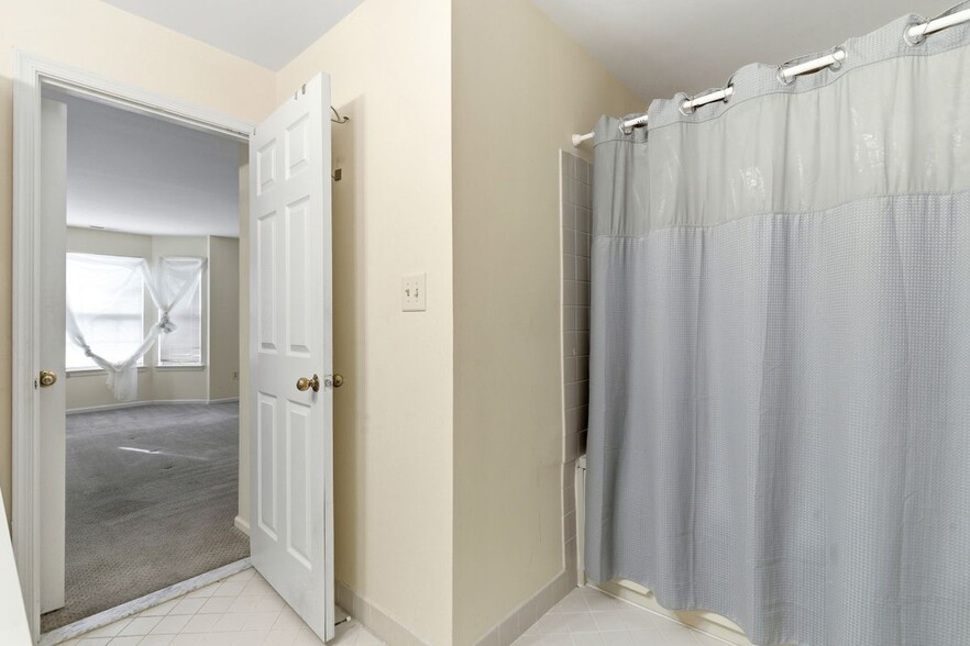 Building Photo - 3403 Waltham Ct