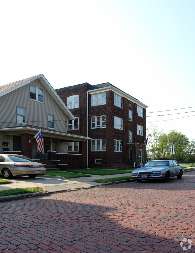 Building Photo - Excelsior Apartments