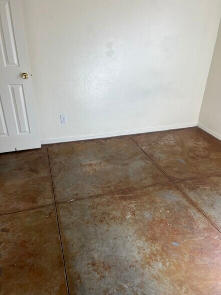 Building Photo - 422 Avenida Oriol