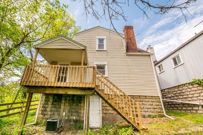 Building Photo - AVAILABLE AUGUST 1ST! DON'T MISS THIS BEAUTIFUL 2-BEDROOM HOME IN CLAIRTON!