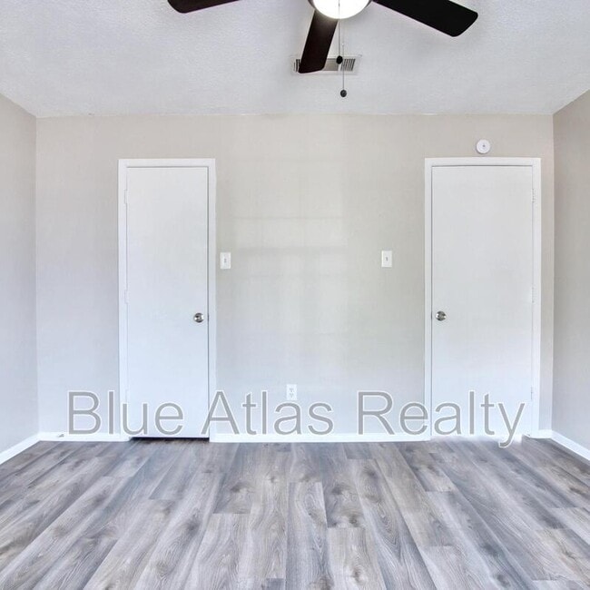 Building Photo - 2300 Indigo Ln
