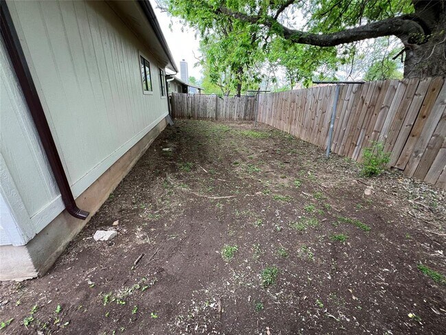 Building Photo - 2807 Firecrest Dr